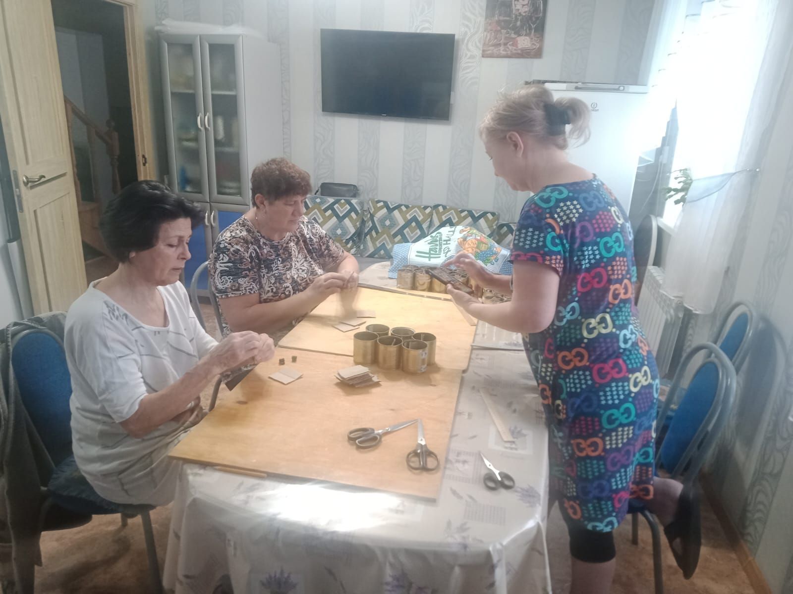 Кешегә күрсәтер өчен эшләмиләр