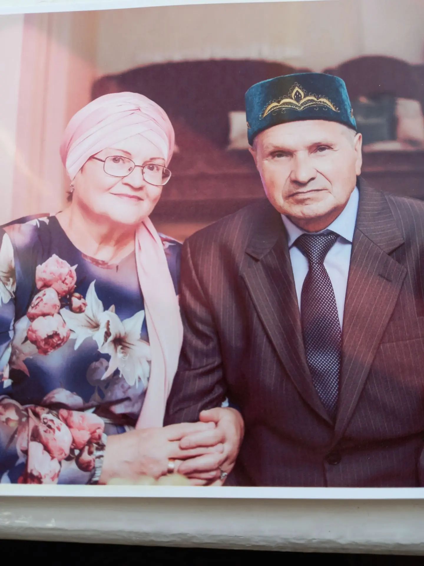 Тормыш иптәше Фәния белән ике кыз үстерәләр