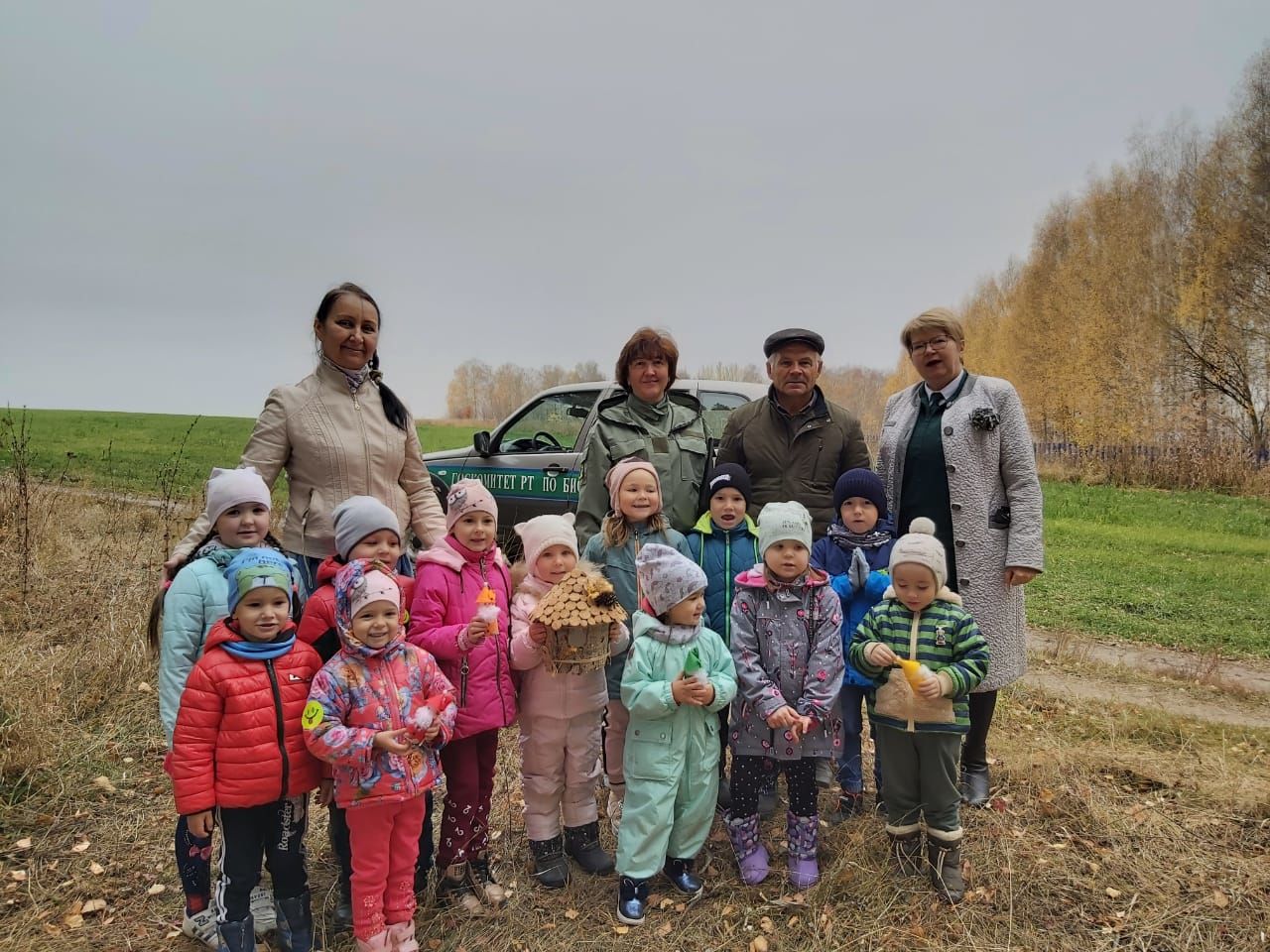 Воспитанники Васильева-Бужинского детского сада вышли на прогулку вместе с экологами