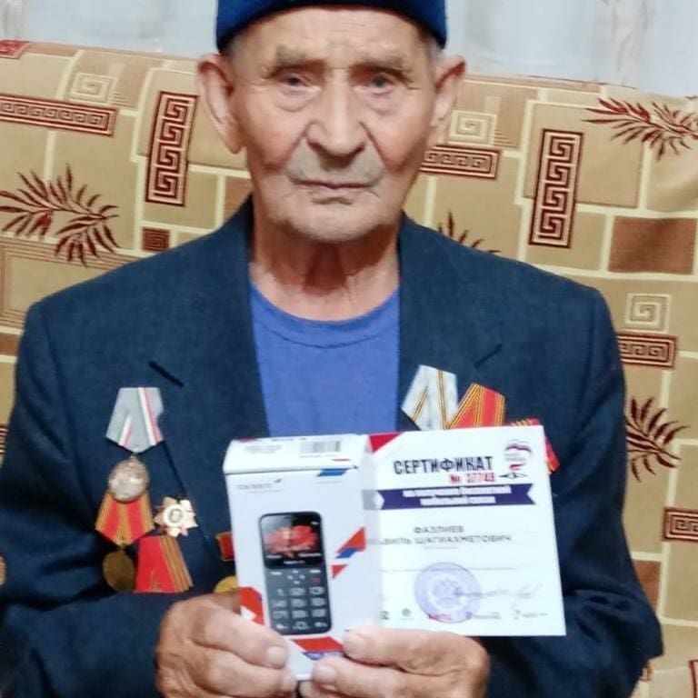 Арчада Бөек Ватан сугышы ветераннарына бушлай мобиль телефоннар өләштеләр