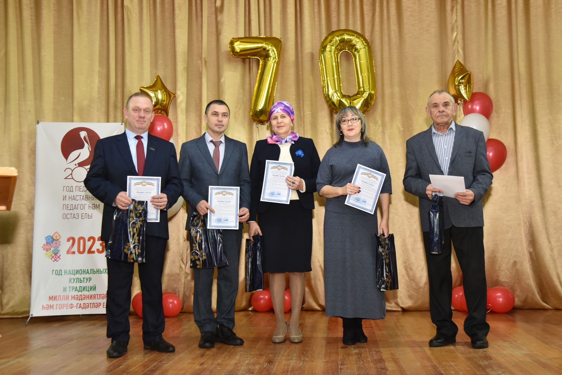 Яңа Кырлай урта мәктәбе 70 еллык юбилеен билгеләп үтте.