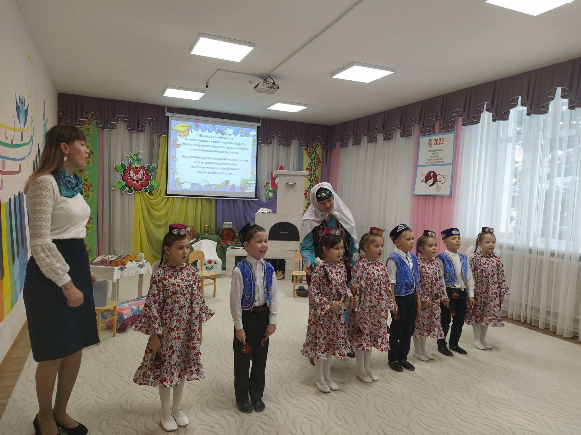 Җырлыйлар да, бииләр дә, музей да ясыйлар: Арчаның 10нчы балалар бакчасында кунакта