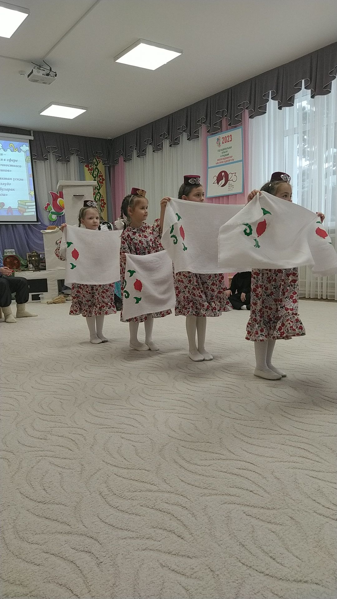 Җырлыйлар да, бииләр дә, музей да ясыйлар: Арчаның 10нчы балалар бакчасында кунакта