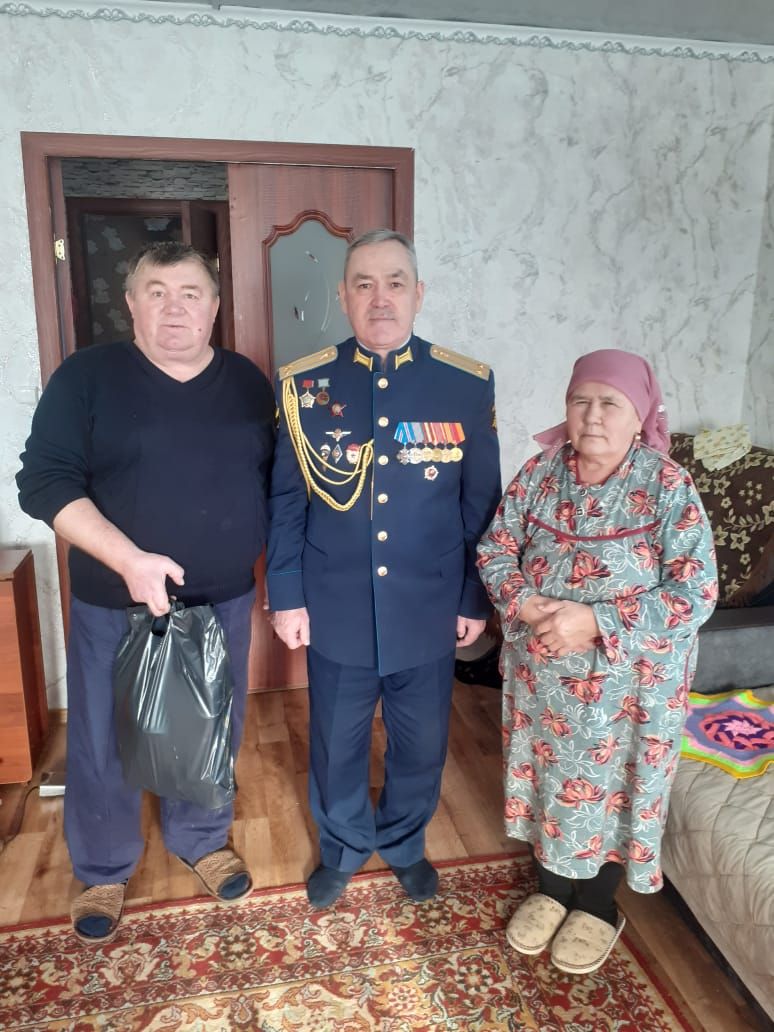 «Сугышчан туганлык» җәмгыяте командасы хәрби хәрәкәтләрдә катнашкан мәрхүмнәрнең гаиләләрендә булдылар