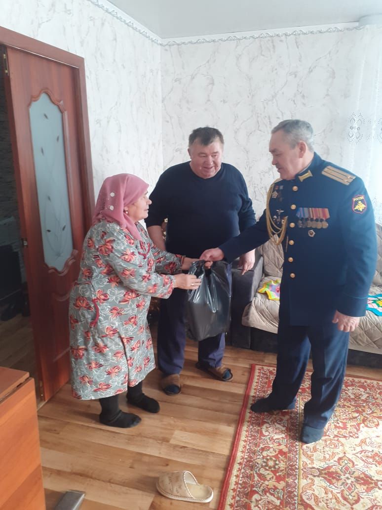 «Сугышчан туганлык» җәмгыяте командасы хәрби хәрәкәтләрдә катнашкан мәрхүмнәрнең гаиләләрендә булдылар