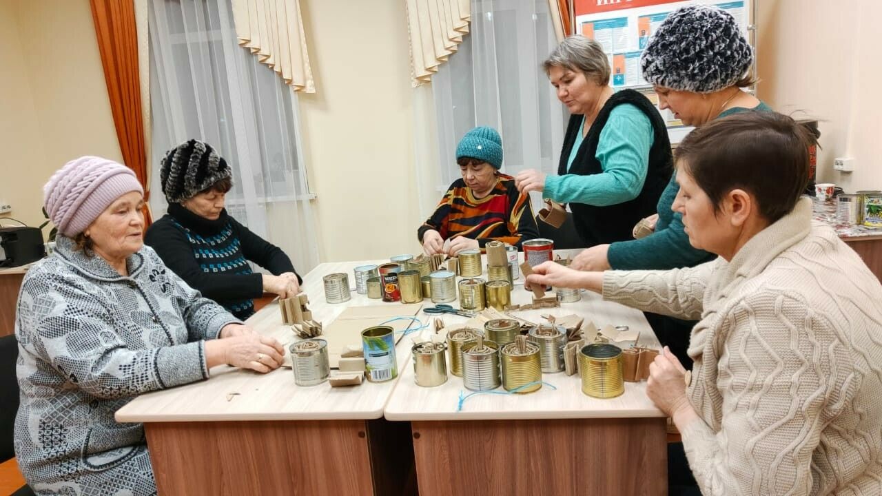 Чирмешән районы Ивашкино авылында мобилизацияләнгәннәр өчен йокы капчыклары тегәләр
