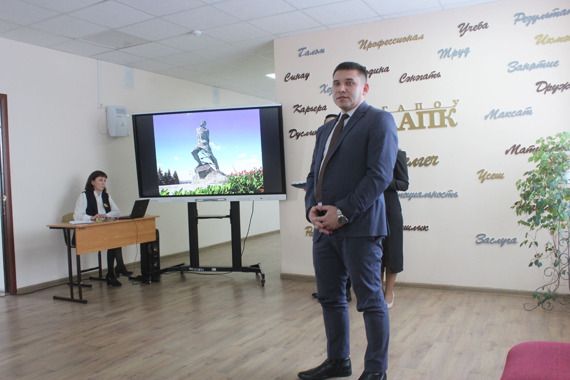 Геройлар истәлегенә