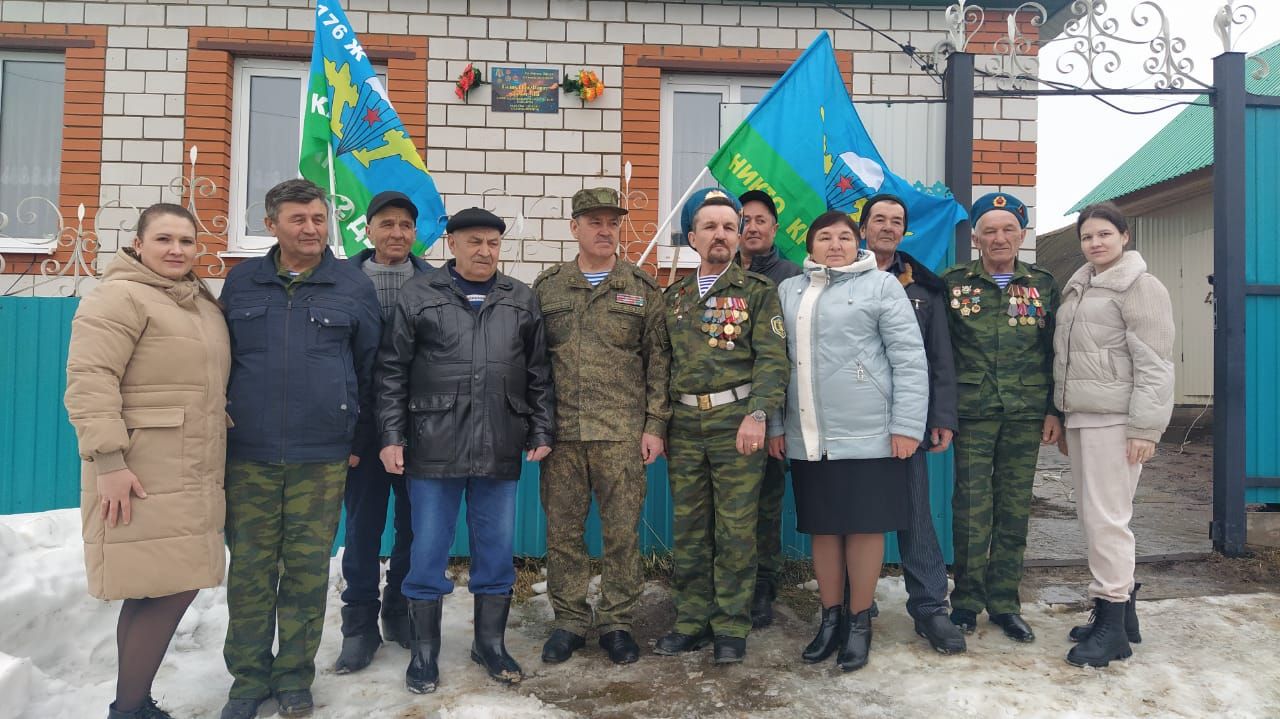Сезне уйлап йөрәк сызлана...