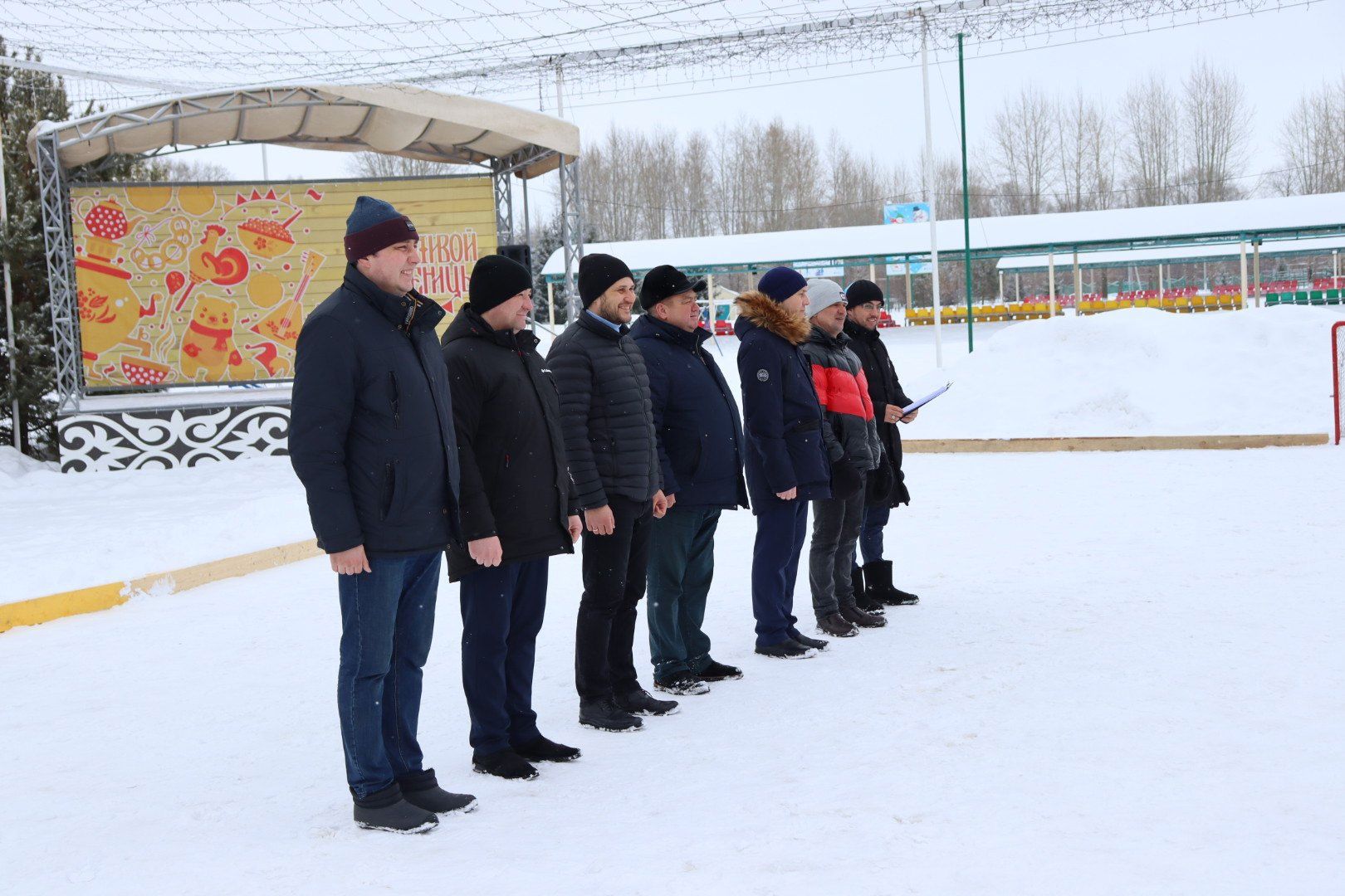 Хоккейны элеккечә итек киеп уйнадылар