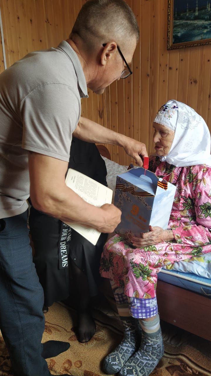 Ветераннар, сезгә тиеш әле бик күп язлар