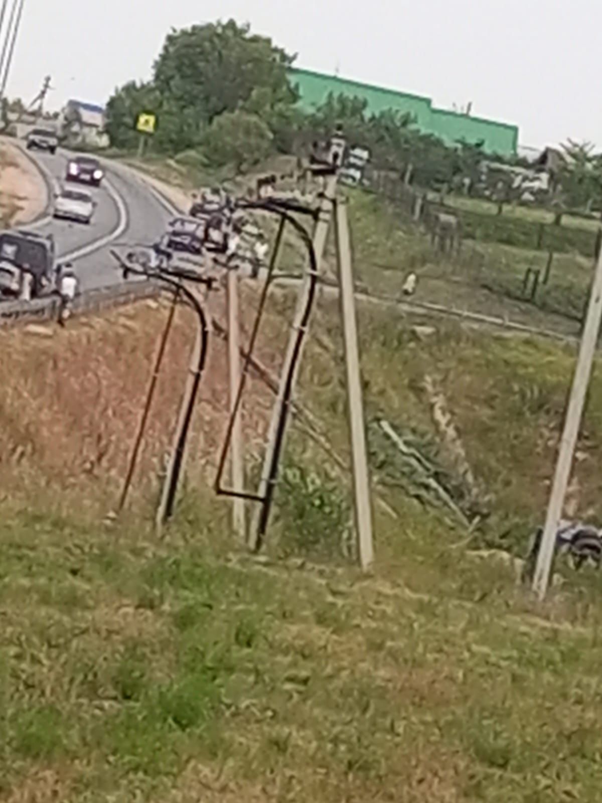 Арча станцисендә Элеватор янындагы күпердән йөк машинасы түбәнгә төшеп китә