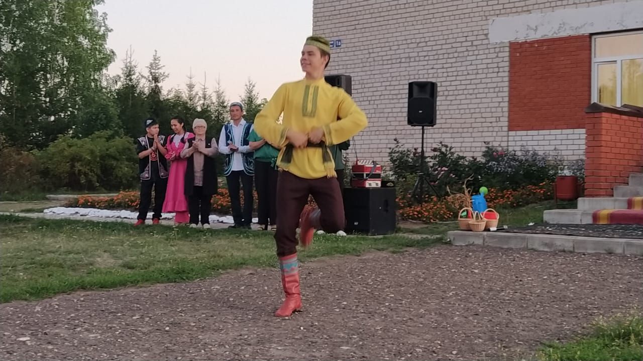 Айван авылында «Авылым кичләре». Кайтып киләм авылыма.... Туган өем тарта мине... (ВИДЕО)