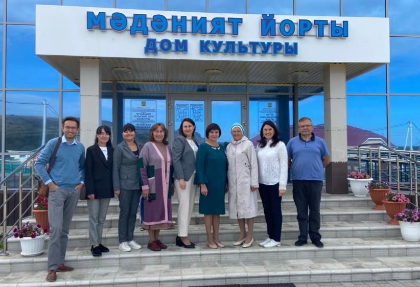 «Казан арты» музее хезмәткәрләре Балтачта китап тәкъдир итте