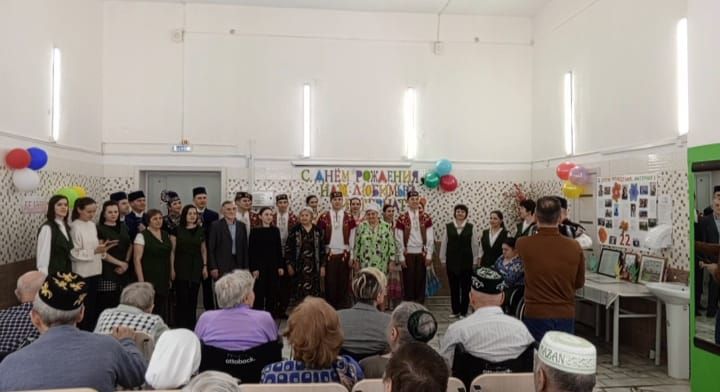 Казан артистлары Арчаның өлкәннәр һәм инвалидлар йортында. Интернатның туган көне - ачылганга 22 ел!