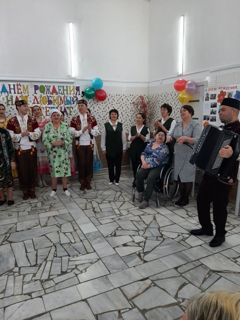 Казан артистлары Арчаның өлкәннәр һәм инвалидлар йортында. Интернатның туган көне - ачылганга 22 ел!