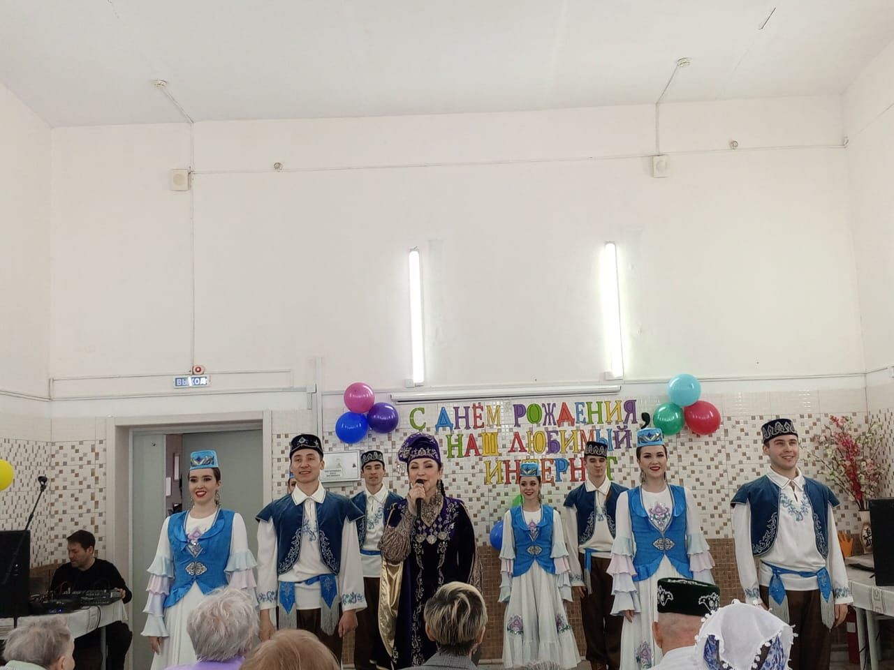 Казан артистлары Арчаның өлкәннәр һәм инвалидлар йортында. Интернатның туган көне - ачылганга 22 ел!