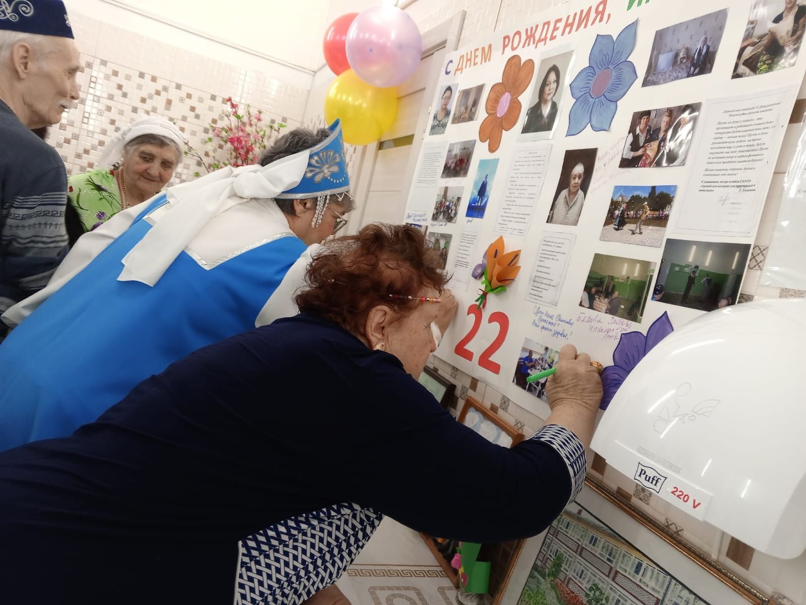Казан артистлары Арчаның өлкәннәр һәм инвалидлар йортында. Интернатның туган көне - ачылганга 22 ел!