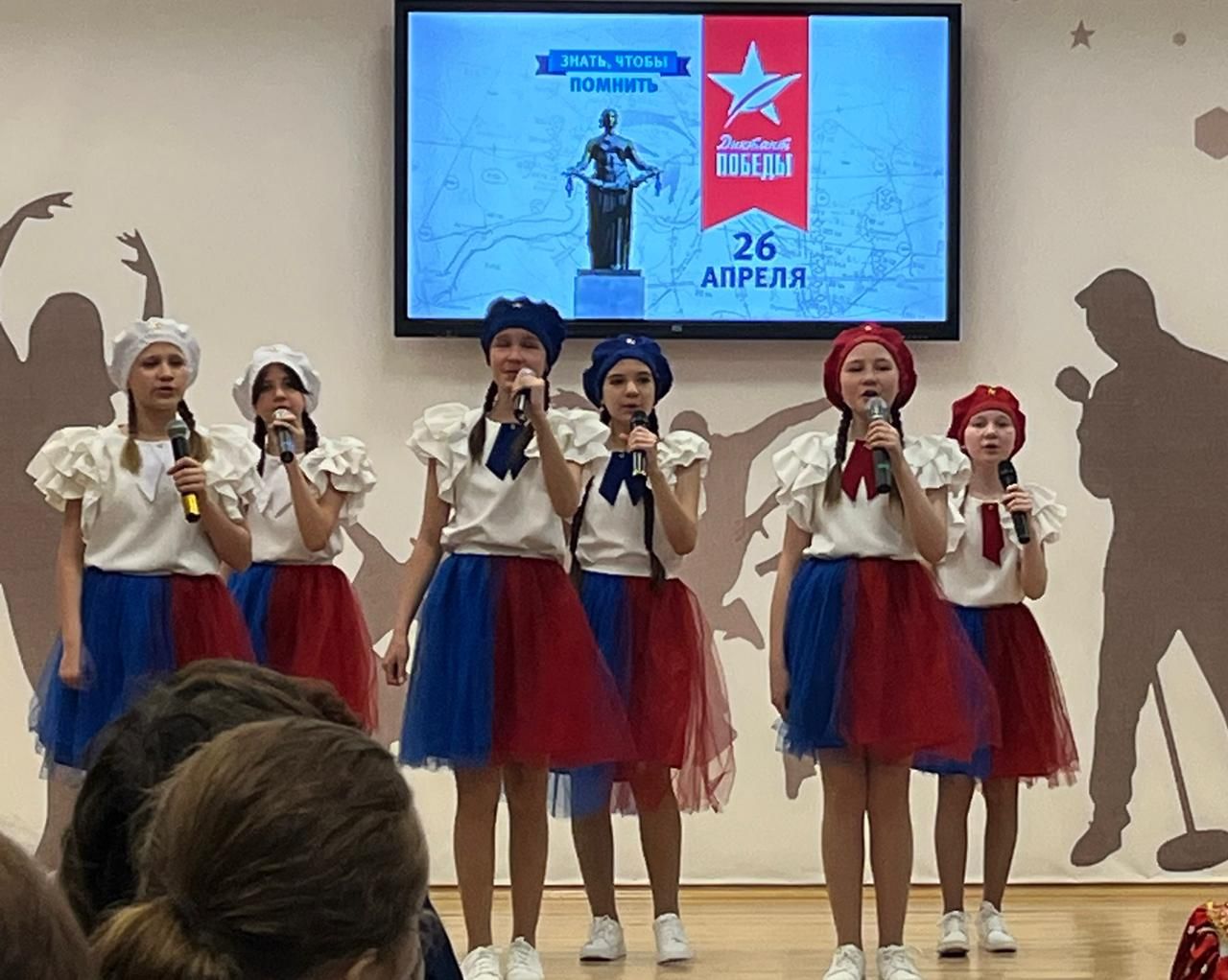Бүген диктант яздылар