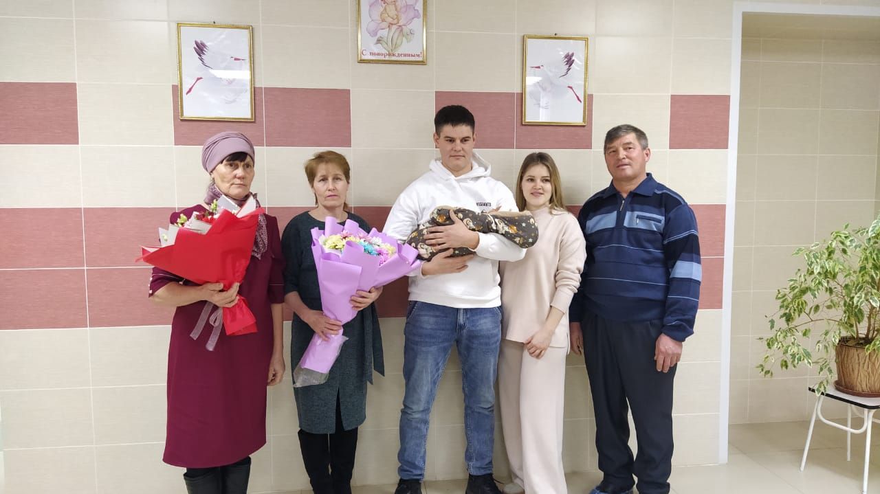 Арчада быел беренче булып туган кыз бала бүген өенә кайтты