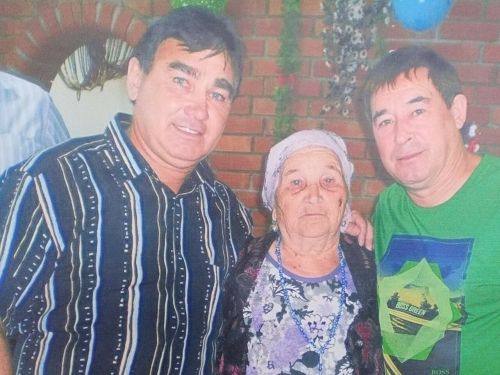Салават Фәтхетдиновның энесе Рафил Фәтхетдинов: «Инәй миндә тора, миннән китә, дидем…» (»Интертат », Гөлназ Хәбибуллина)