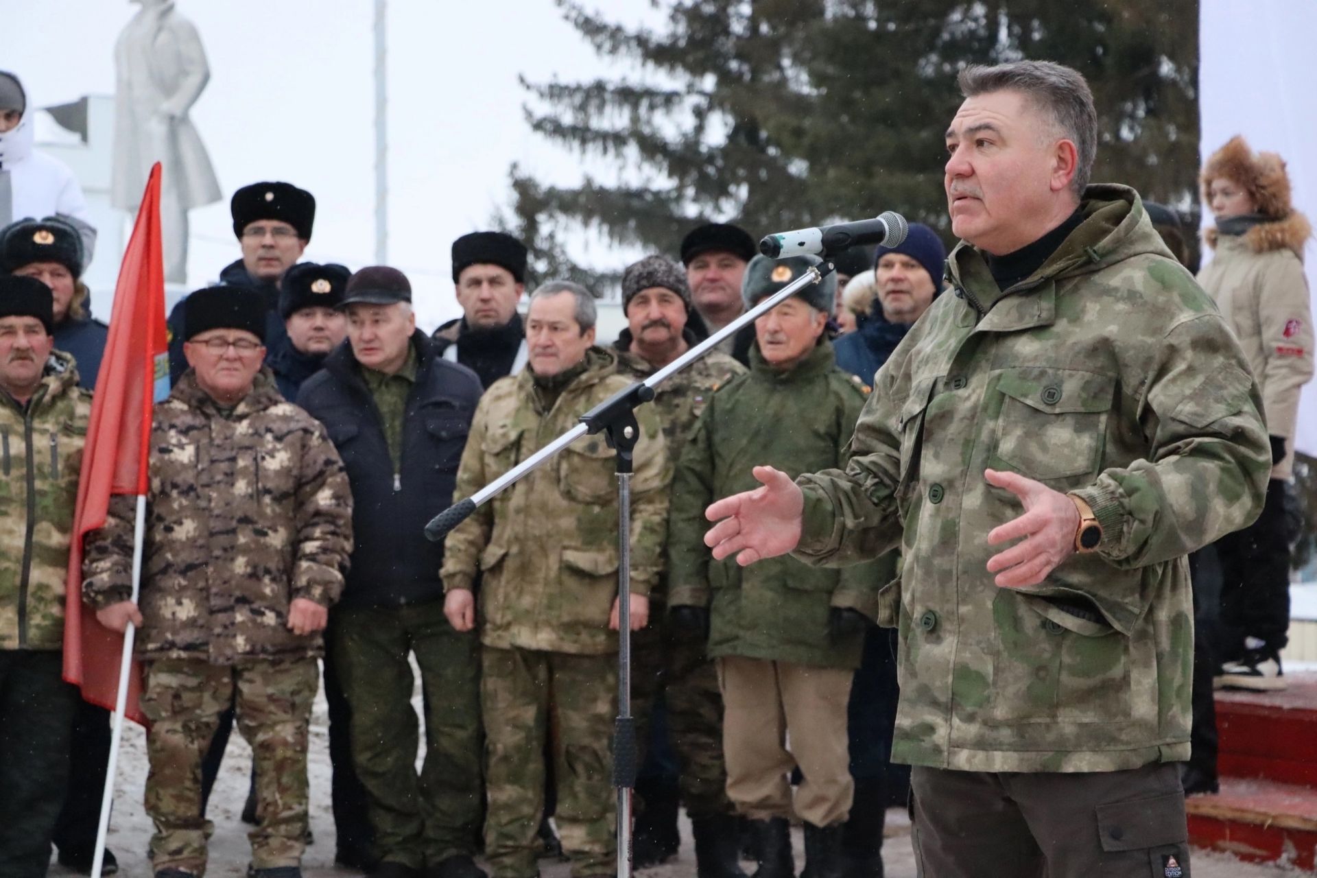 Арча үзәгеннән тугыз машинадан торган колонна озатылды