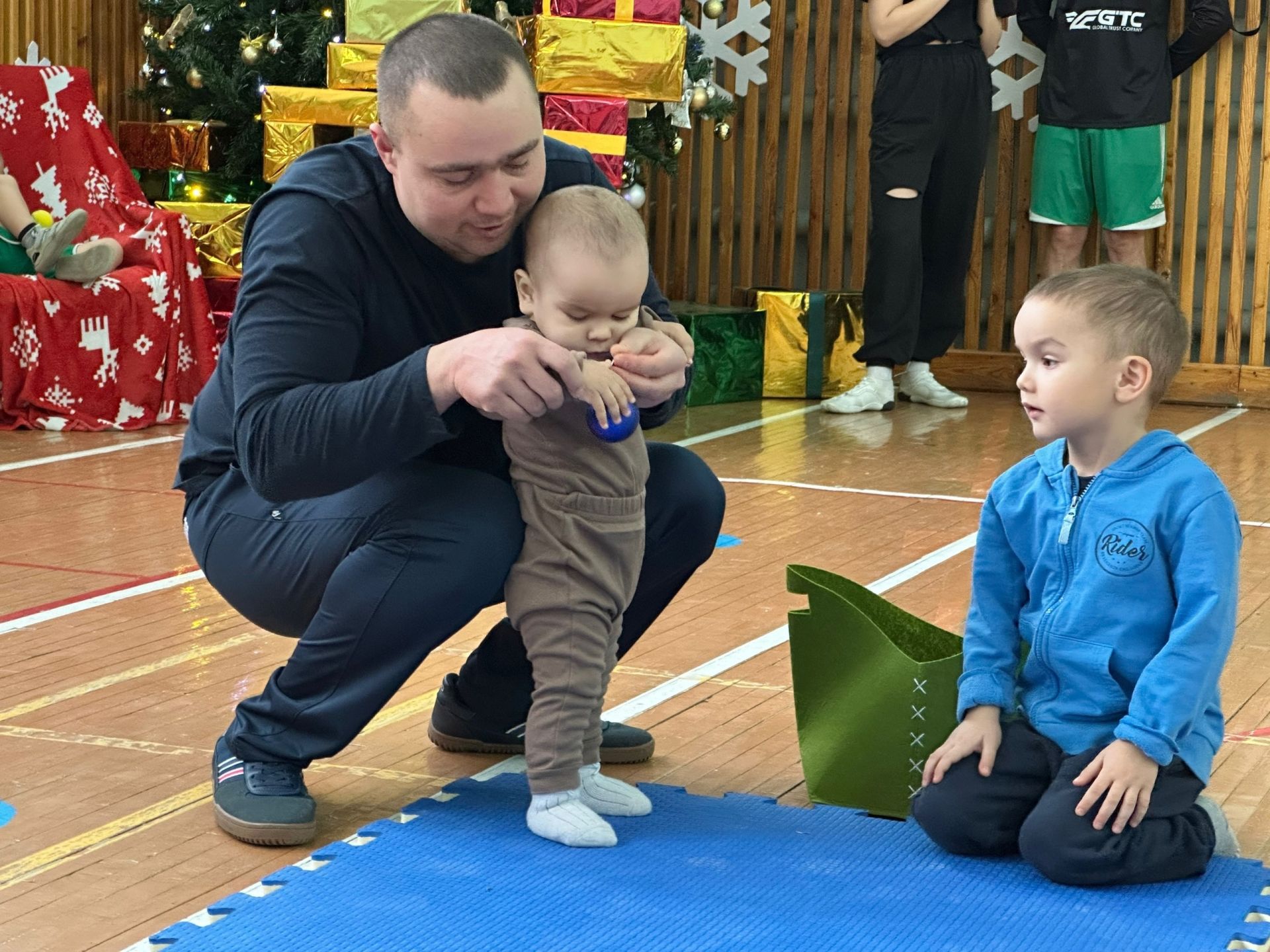 Арча укучылар сараенда өч яшькә кадәрге балалар ярышты