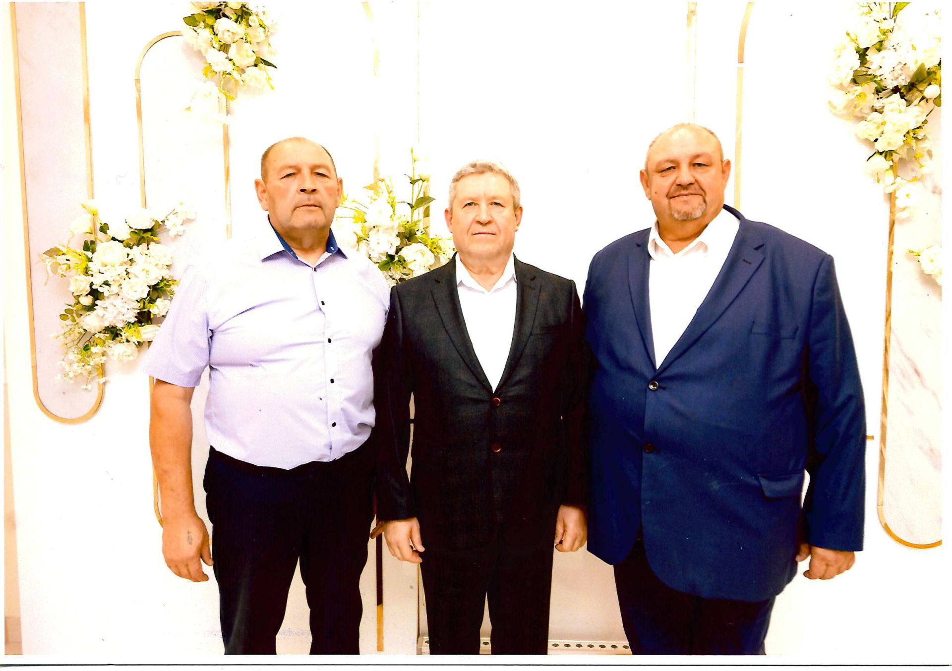 Өч бертуган бергә, гомергә