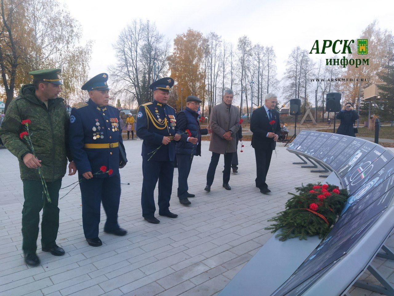 Россия Герое Александр Калери Яңа Кенәрдә агач утыртты