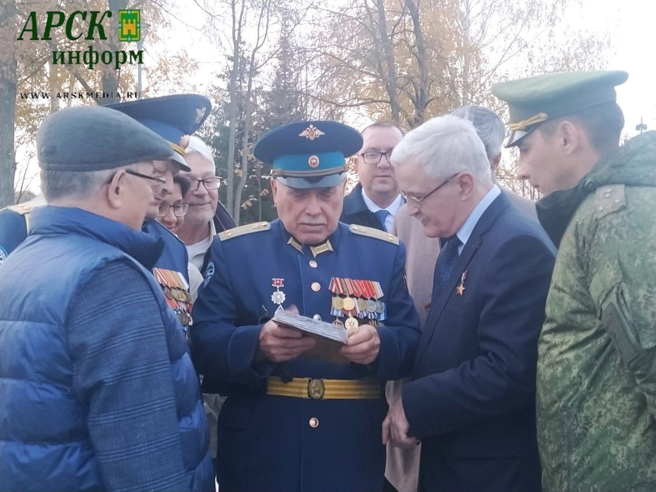 Россия Герое Александр Калери Яңа Кенәрдә агач утыртты