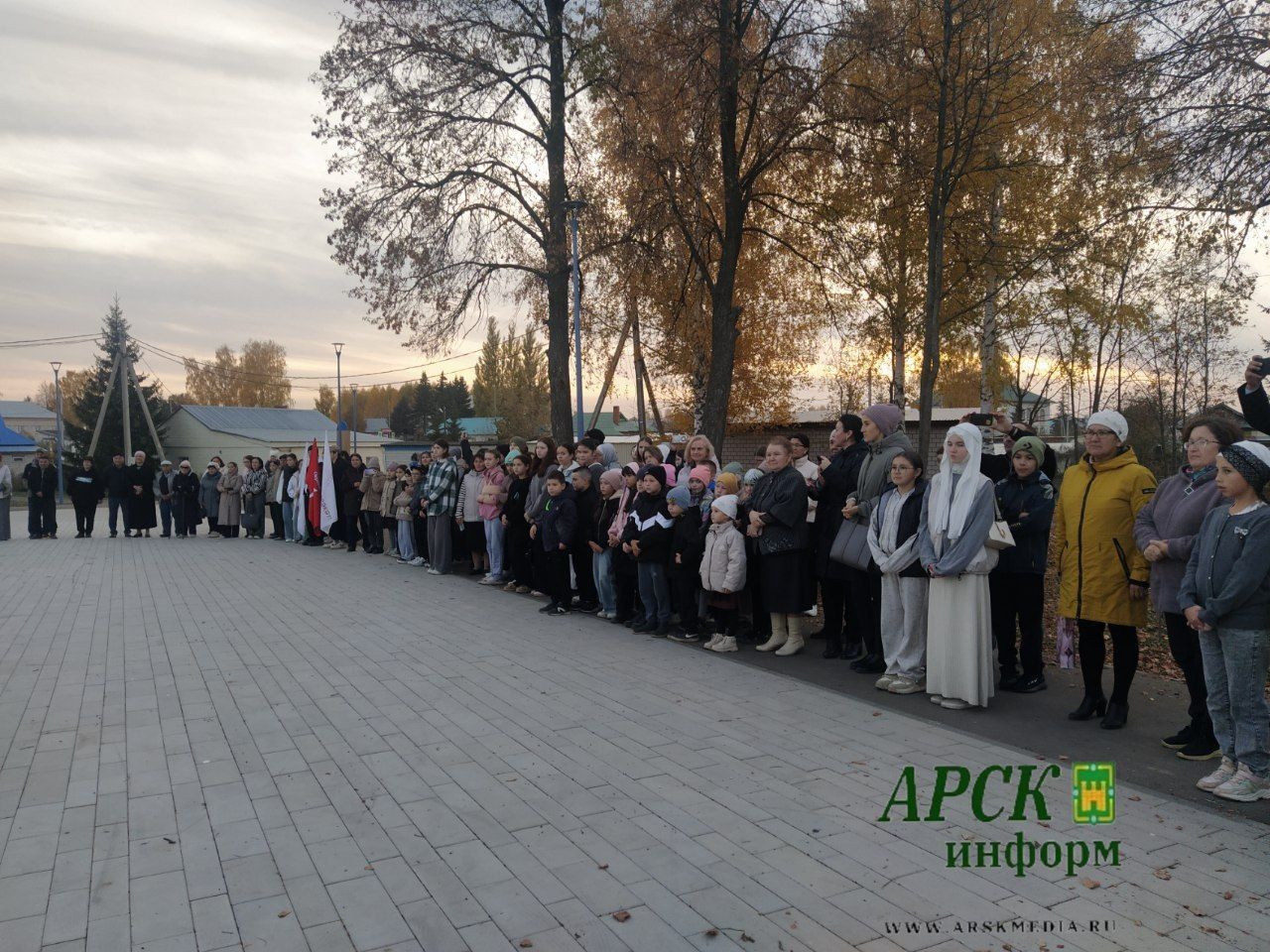 Россия Герое Александр Калери Яңа Кенәрдә агач утыртты