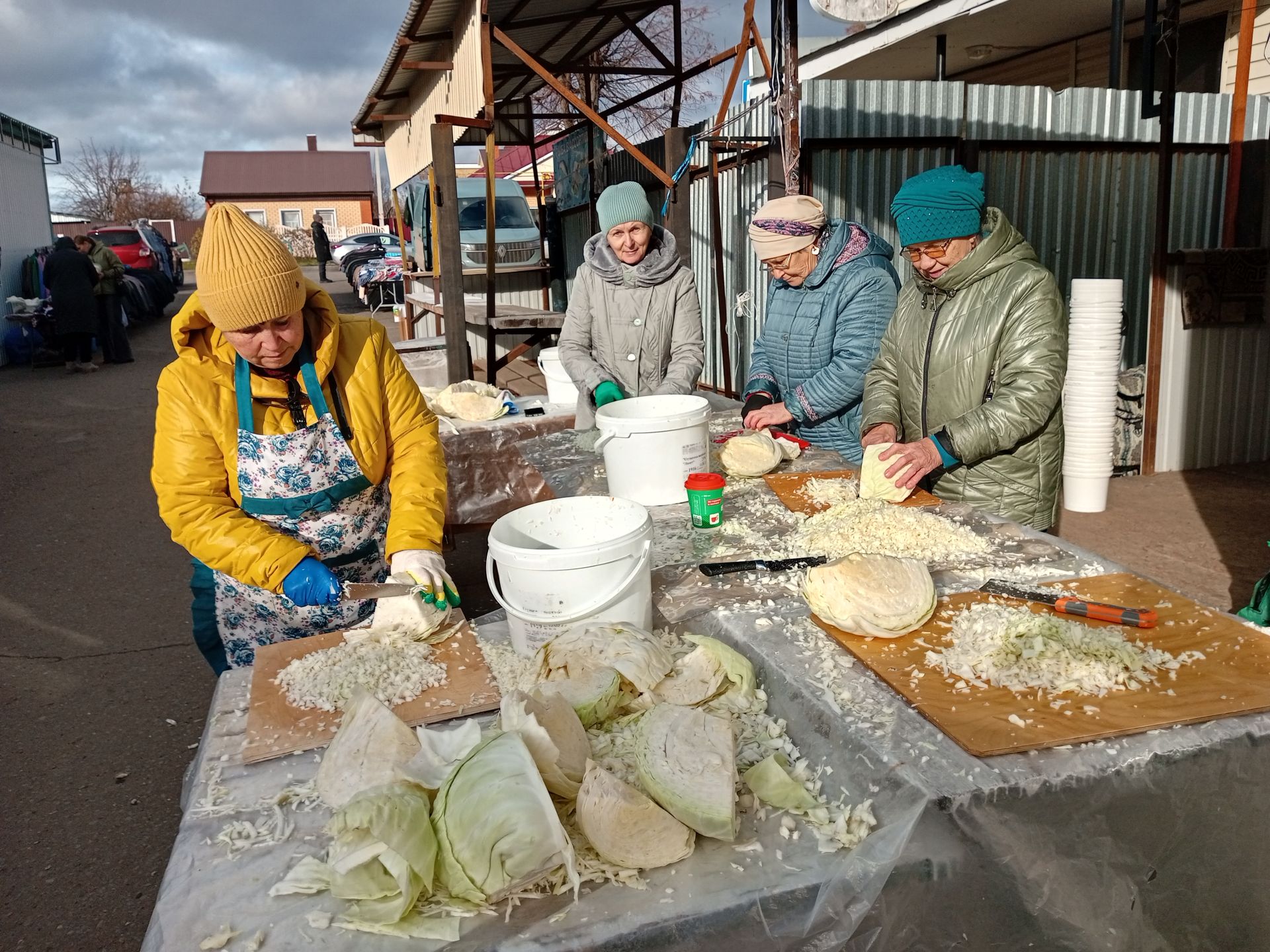 Бөтен Арча, Күпербаш халкы кәбестә тозлый