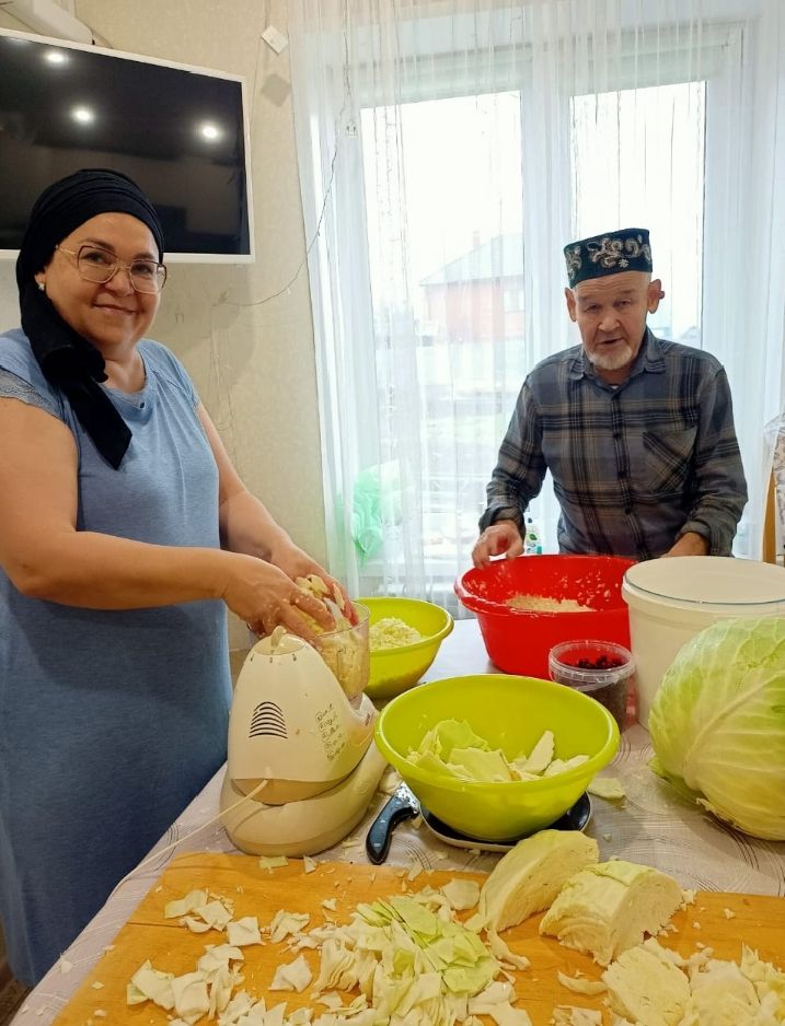 Бөтен Арча, Күпербаш халкы кәбестә тозлый