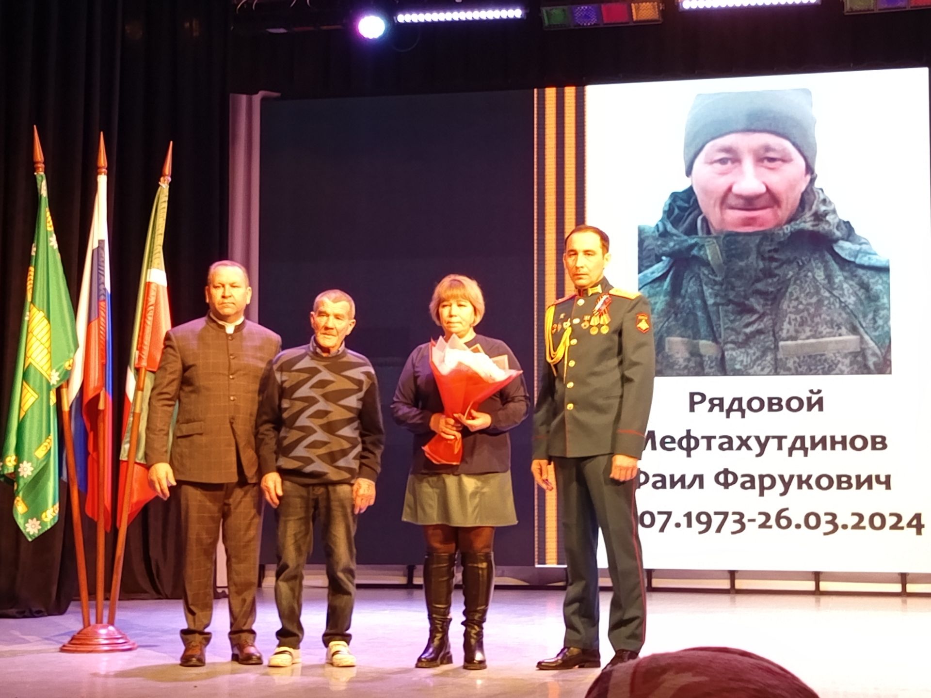 Ул мизгелләрдә бөтен зал елады