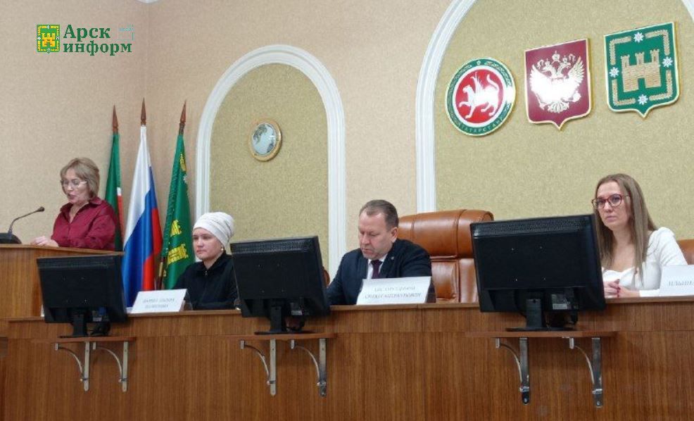 Арчада тәрбия эшенә игътибар: «Алдынгылар хәрәкәте» буенча фикер алышу