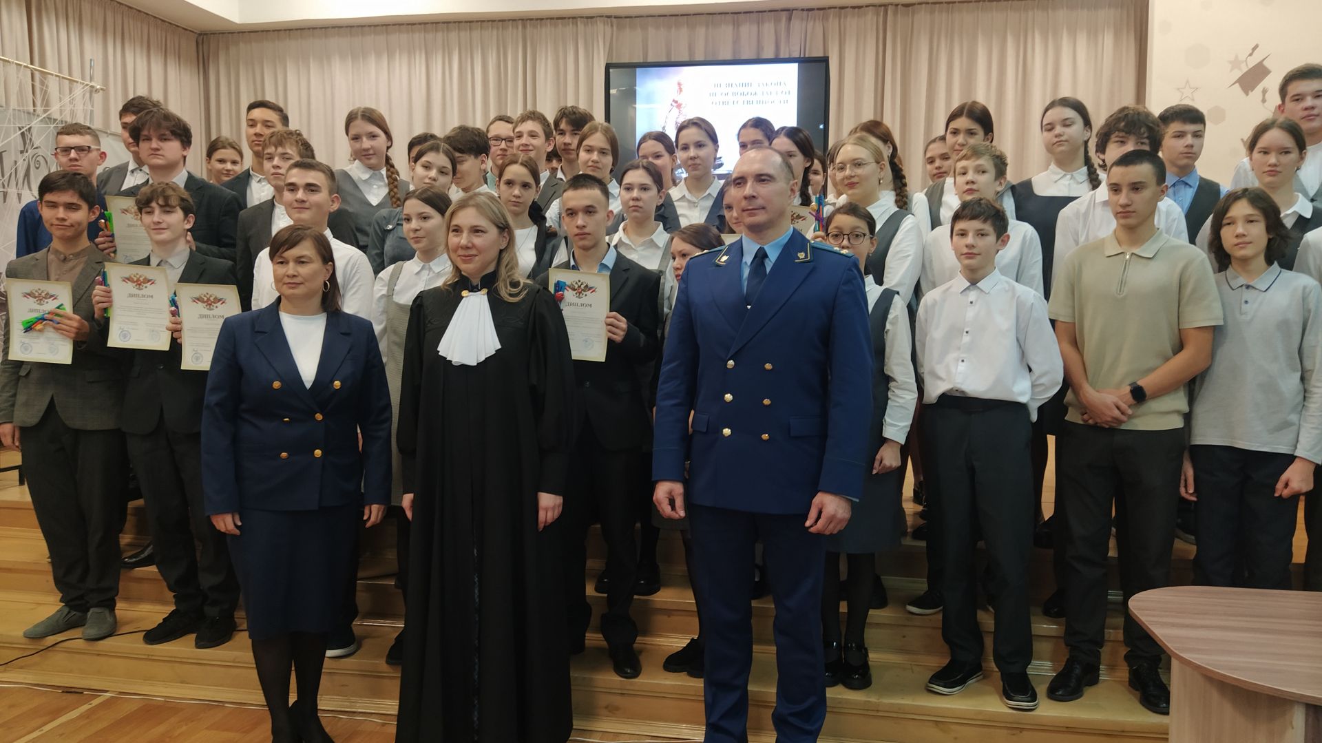 Подросткам разъяснили законы