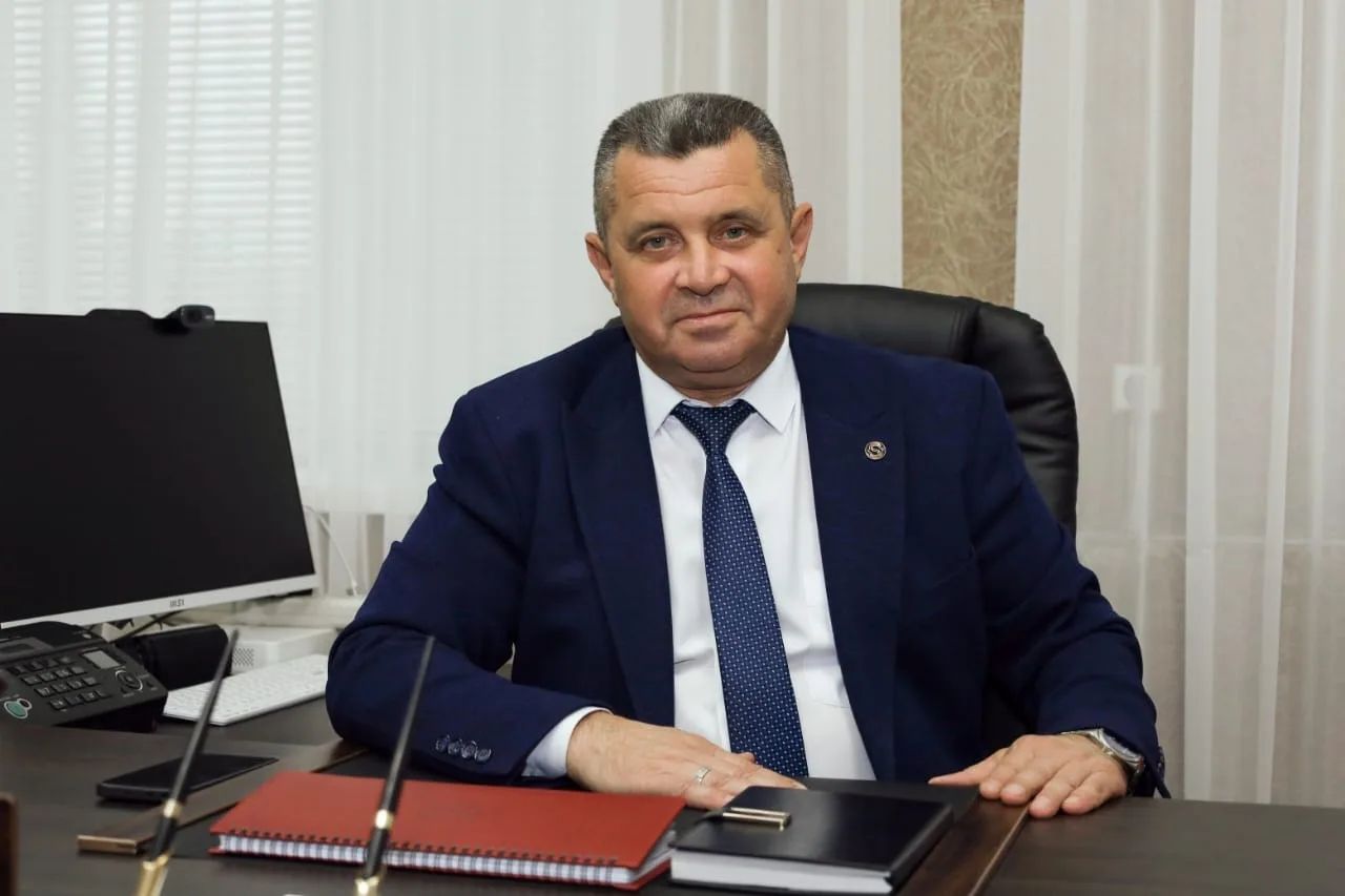 Арча районы мәгариф идарәсе җитәкчесе Нияз Муллахмәтовның Яңа ел котлавы