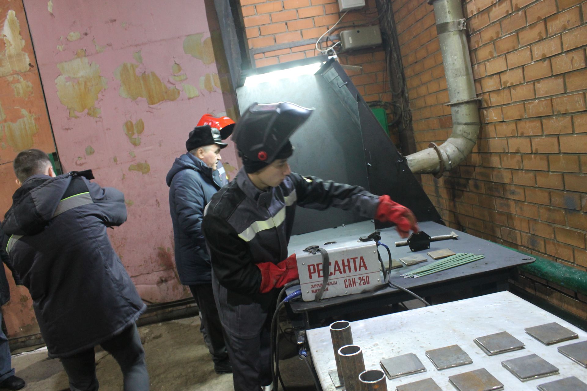 Осталыкка сынау: Арчада иң оста эретеп ябыштыручы билгеләделәр