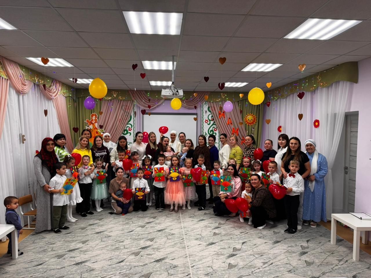 Әниемә бүләгем: Арчаның беренче балалар бакчасында Әниләр көнен билгеләп үттеләр