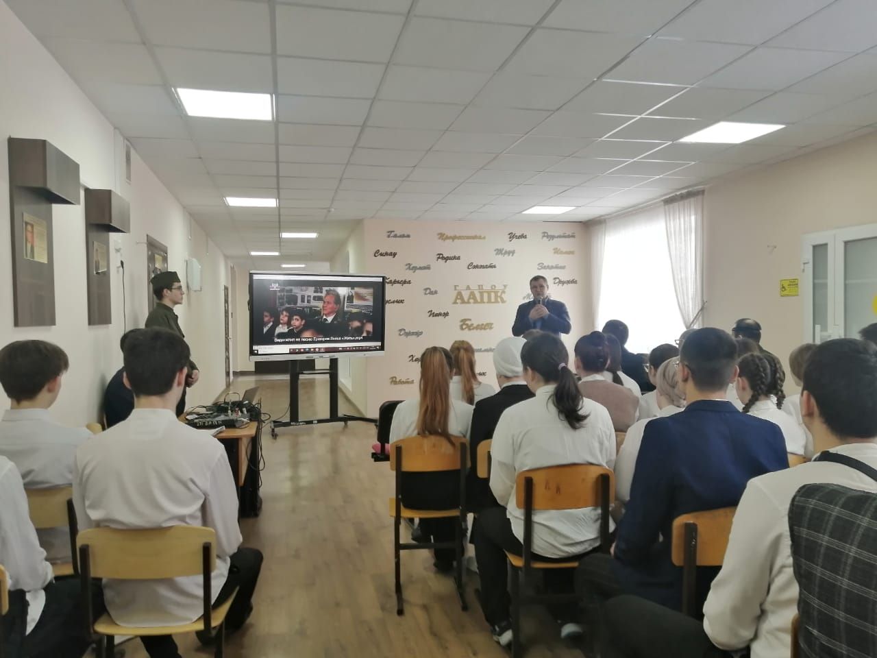 Студентлар белән очрашуда
