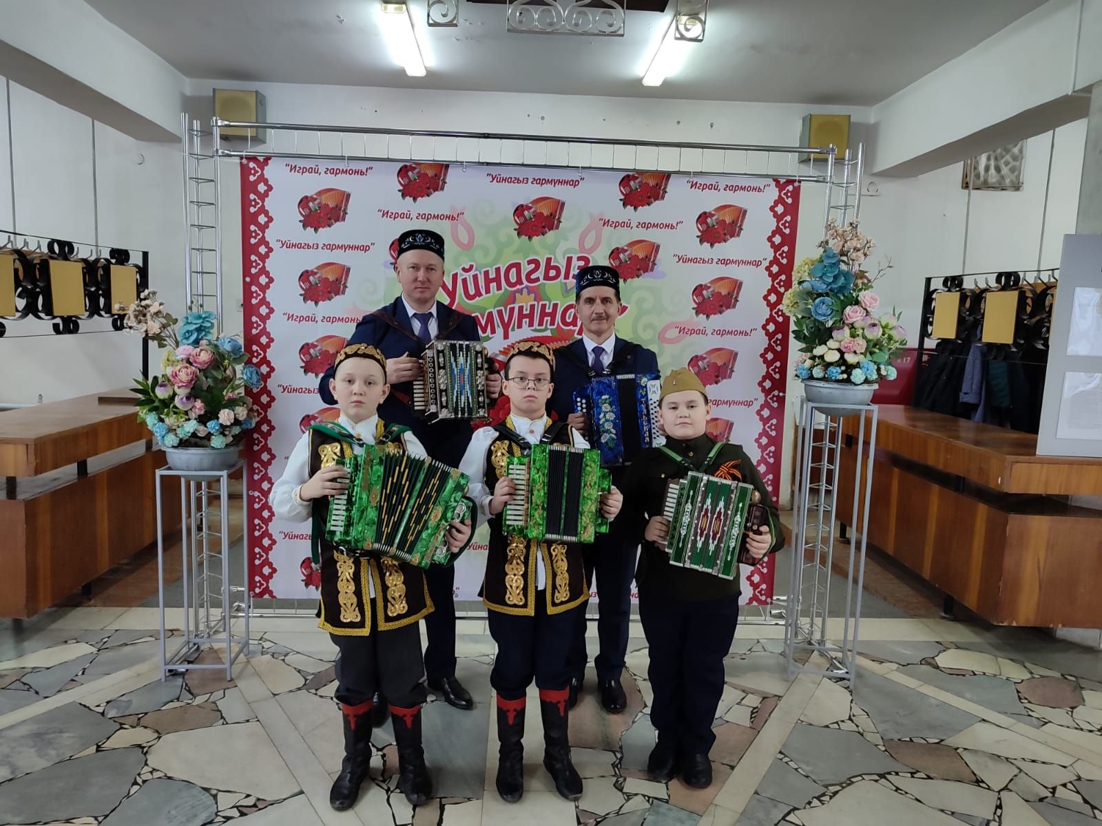Киров өлкәсеннән бүләкләр белән кайттылар
