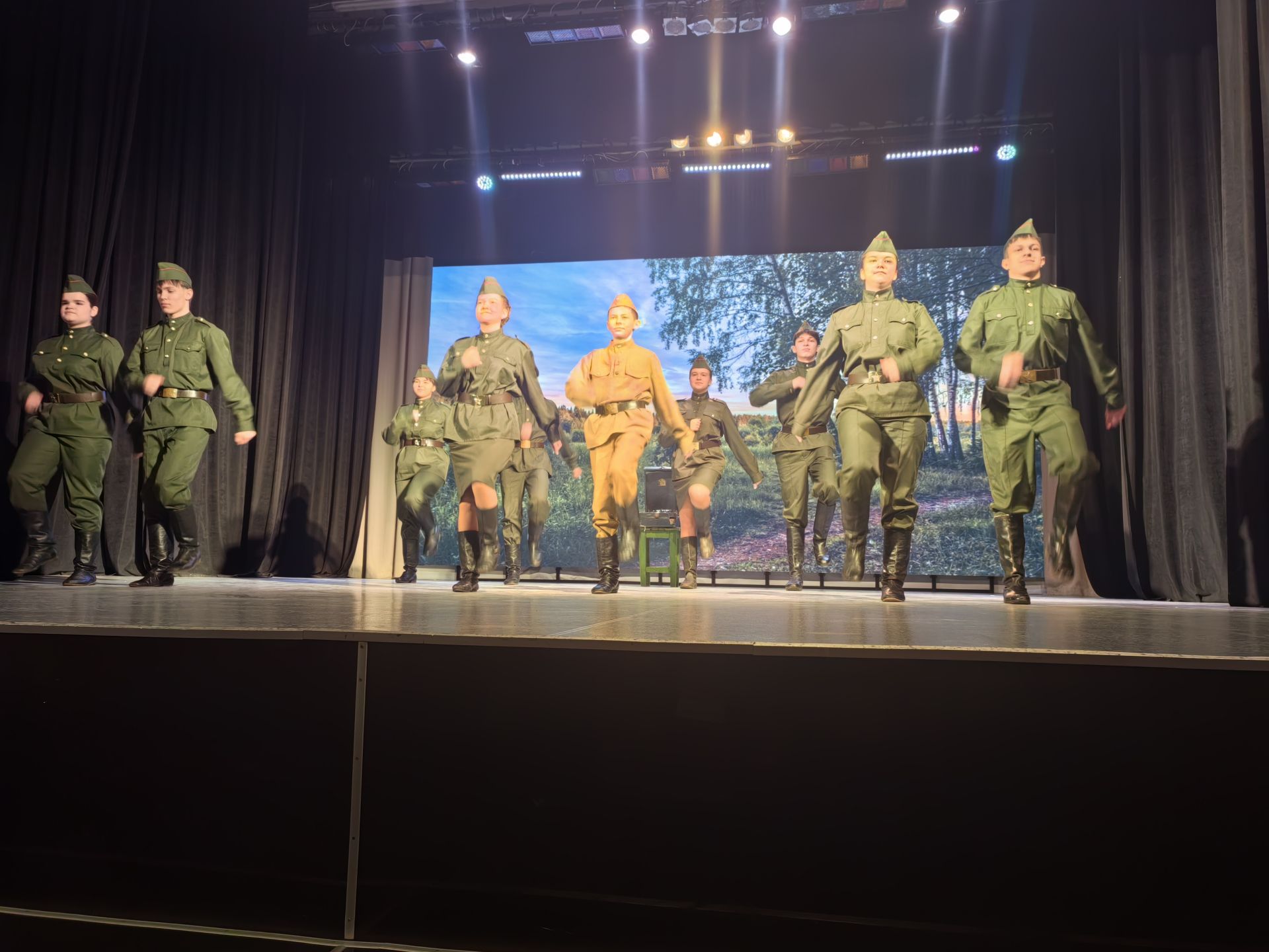 Арчада Ватанны саклаучыларга багышланган мәктәп театр коллективлары бәйгесе җиңүчеләрен бүләкләделәр
