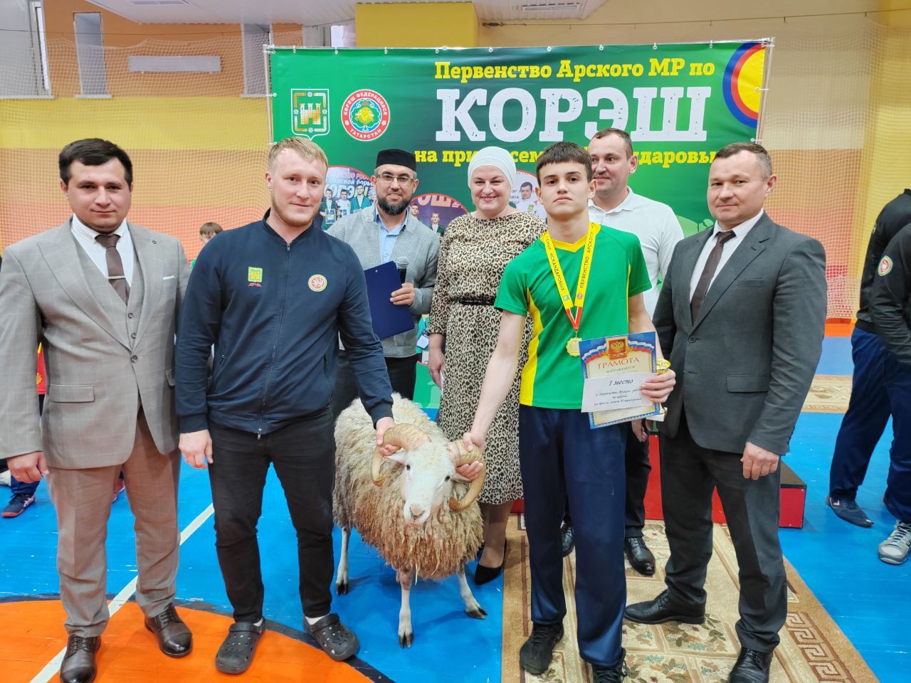 Искәндәровлар бүләге кемгә эләкте?