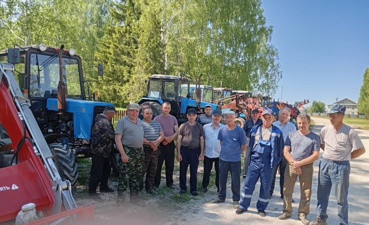 В селах Учили и Новый Кырлай прошли технические осмотры самоходных машин и прицепов к ним
