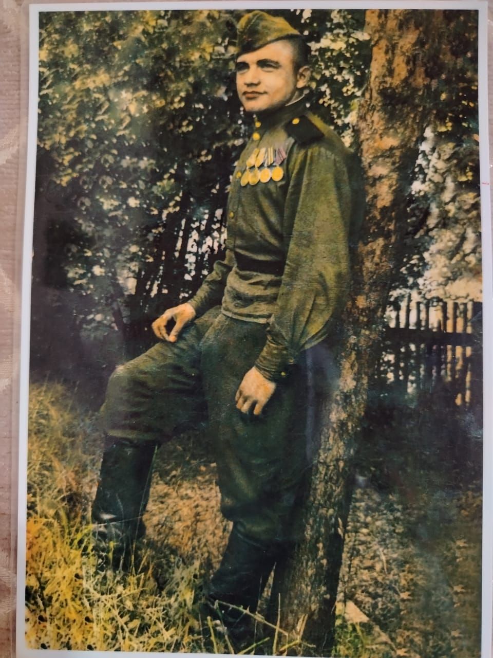 Алар өч бертуган кыз Җиңү бәйрәмендә очрашалар