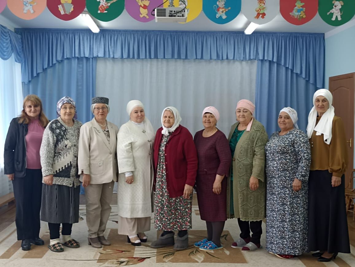 Яңа Кенәр балалар бакчасы тарихы китап битләренә теркәлде