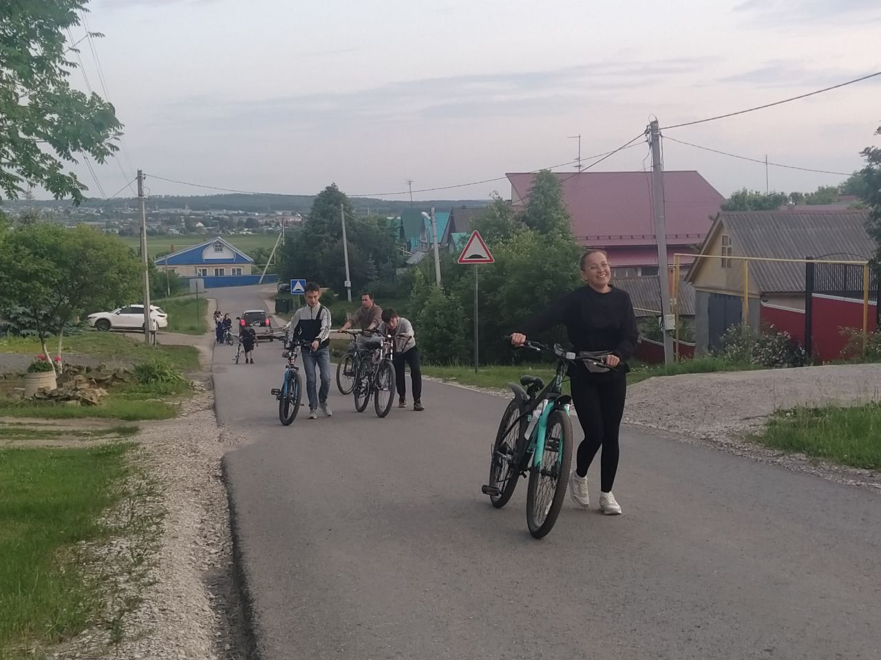 Арчада Россия көне уңаеннан велосипедта йөрделәр
