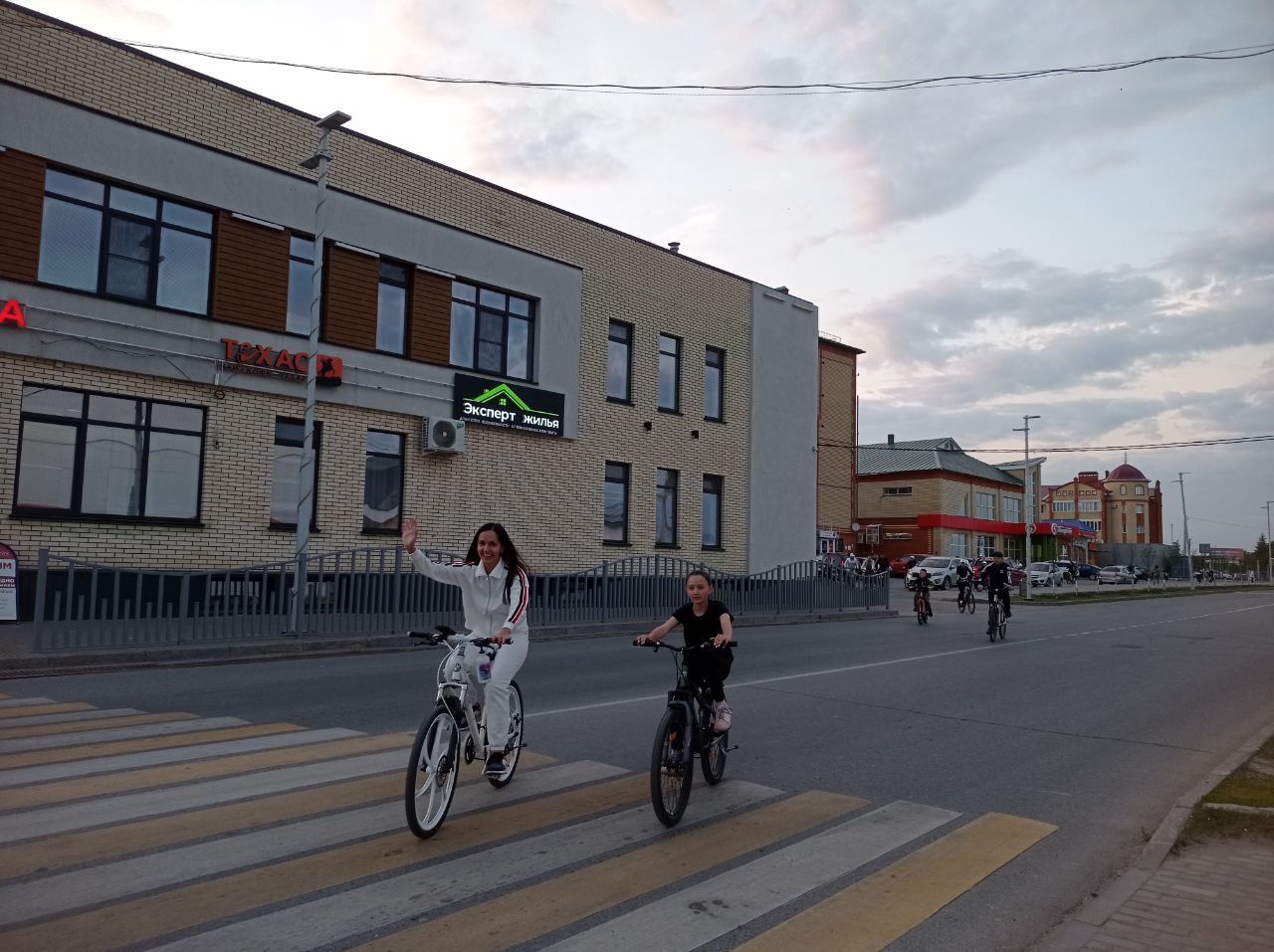 Арчада Россия көне уңаеннан велосипедта йөрделәр