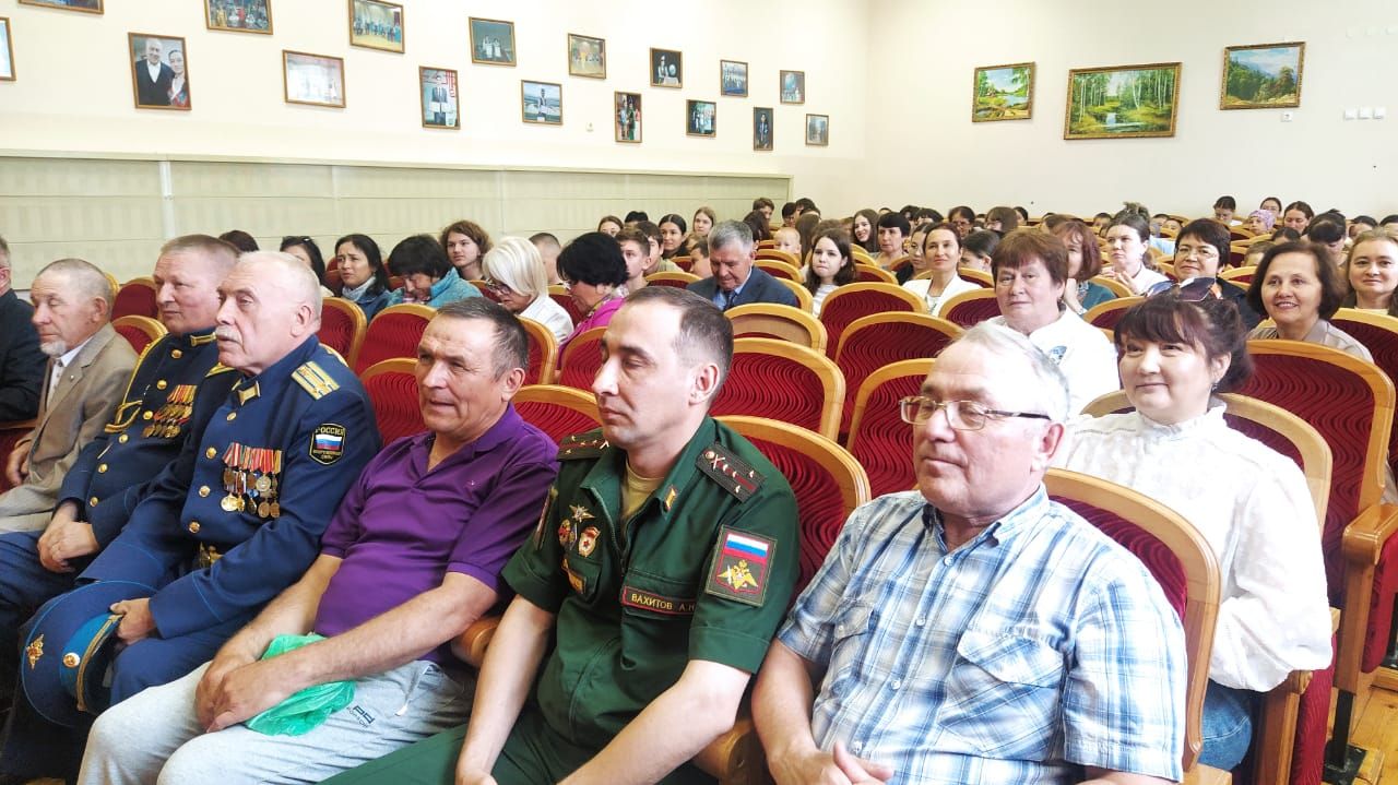 Яңа Кенәрдә җиһангирлар очрашты