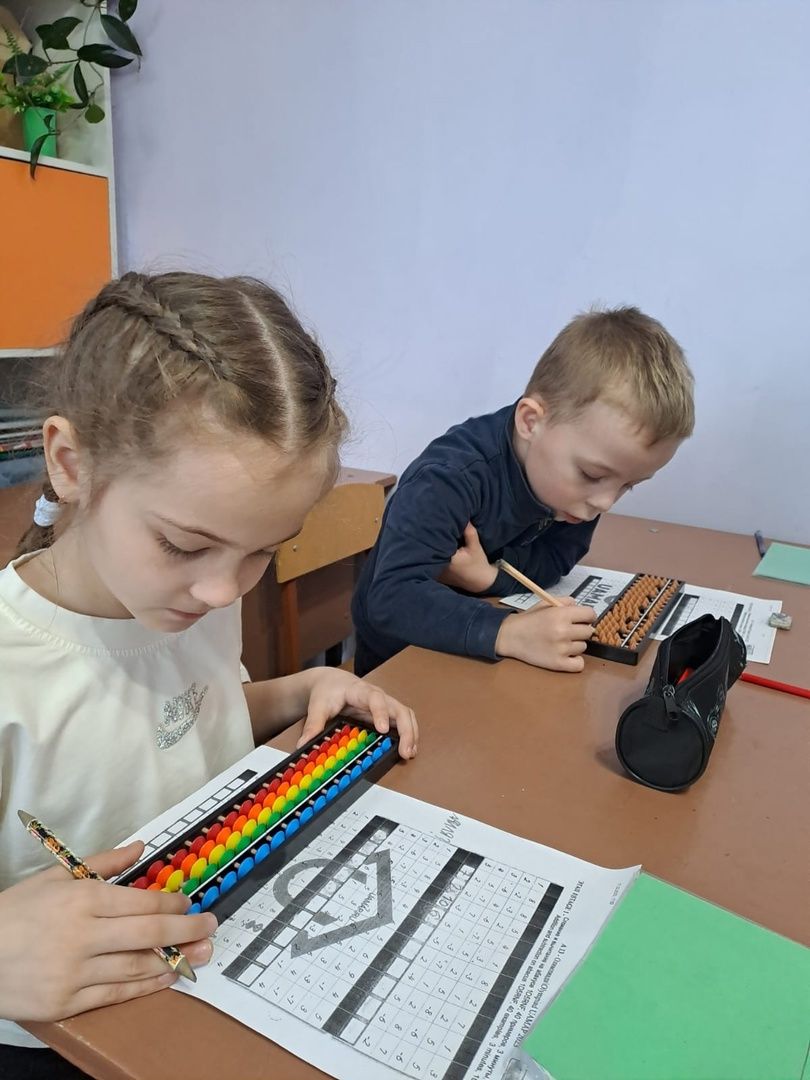 Арча Укучылар сараенда мәктәпкәчә яшьтәге балалар менталь арифметика буенча белемнәрен сынады