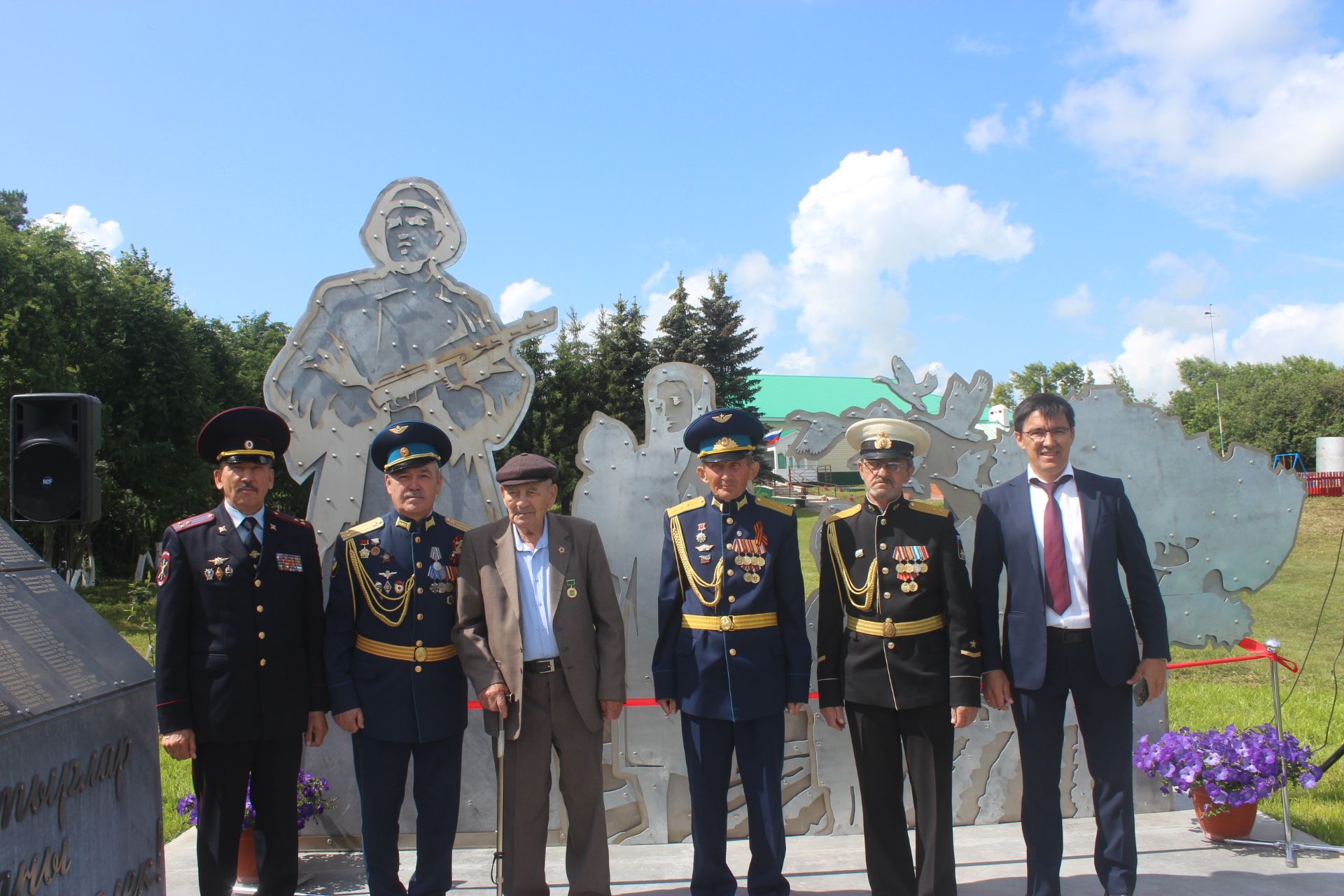 Урта Сәрдә авылында Бөек Ватан сугышы батырлары истәлегенә һәйкәл ачылды